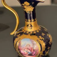 گلدان آب طلا