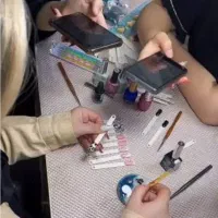 آموزش عملی کاشت ناخن در تبریز