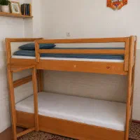 تخت خواب دو طبقه.
