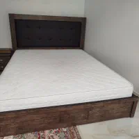 تختخواب دونفره با تشک و پاتختی