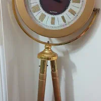ساعت ایستاده سه پایه