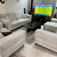 مبل راحتی ۷ نفره شیک و سالم با میز جلو مبلی و عسلی