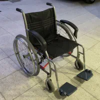 ویلچر سنگین وزن، ویلچر تاشو و عصا