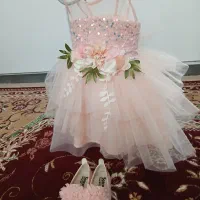 لباس و کفش نو بچگانه