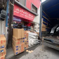 نیروی کار حرفه ای در انبار لوازم یدکی و بدنه خودرو