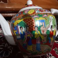دو تا گلدان قدیمی با قوری