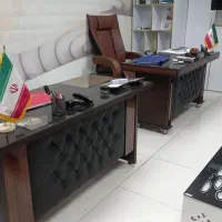 دو عدد میز مدیریت با شیشه