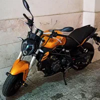 بنلی ۳۰۰جفت سیلندر رنگ طلایی