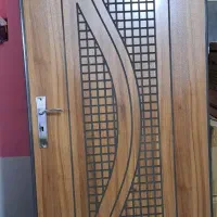 نصف شیشه نصف پی وی س درب اتاقی