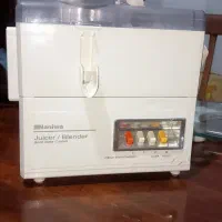 یک عدد آبمیوه گیری