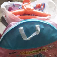 چوب  لباسی و پشه بند کودک