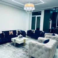 مبل چستر سرمه ای کرم عسلی باکسی میزتلویزیون فانوس