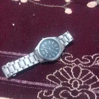 یک عدد ساعت مچی سالم و تمیز