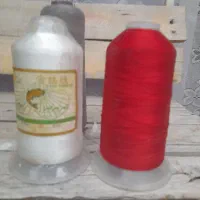 تعدادی نخ کفاشی رو و زر هست