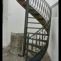پله اهنی ر صاف پیچ نرده بالکن حفاظ روی دیواربان