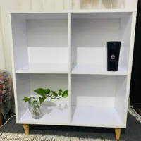 کتابخونه در حد نو