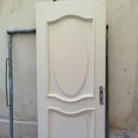 در ب پنجره چهار چوب آهنی