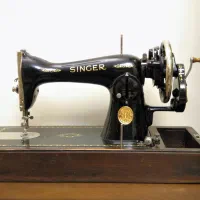 چرخ خیاطی سینگر Singer عتیقه با درپوش چوبی
