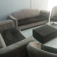 مبل هفت نفره به همراه میز ناهار خوری در حد نو