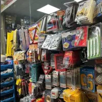 فروشنده وکارگر ابزار فروشی