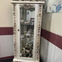 ویترین و ساعت ایستاده