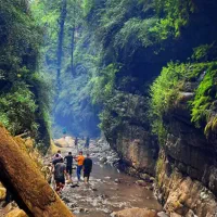 تور گروهی تنگه بهشت شاد