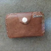 کیف مدارک به همراه تعدادی کارت بانکی