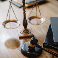 وکیل پایه یک دادگستری