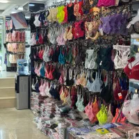 فروشنده خانم مجرب فروشگاه پوشاک زنانه