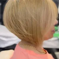 مدل برای کوتاهی موهای نسبتا کم حجم