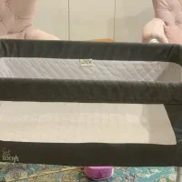 تخت کنار مادر