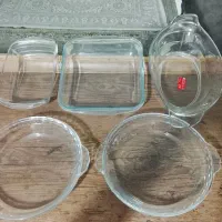 سالاد و مرغ خوری و قالب ژله و کیک جنس خوب