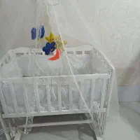 تخت گهواره ای کنار مادر