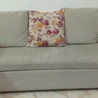 یه دست مبل ،ساعت دیواری  ،میز تلویزیون