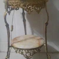 میز برنج و یک اواژور