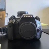 Canon 600D با لنز 18-200 سالم و آماده کار