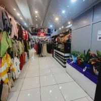 فروشنده پوشاکی