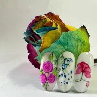 خدمات تخصصی ناخن مژگان