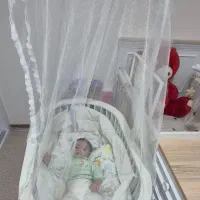 تخت کنار مادر
