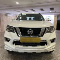 نیسان ترا فول کامل با کیت سفید و مشکی