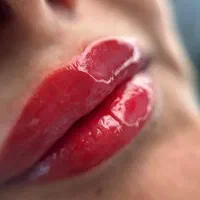 خدمات تخصصی شیدینگ لب میکروبلیدینگ وقاب وسایه ابرو