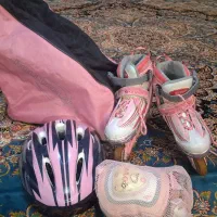 یک جفت اسکیت دخترانه در حد نو با کمی تخفیف