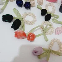 تعداد زیادی گیره مو و کش مو