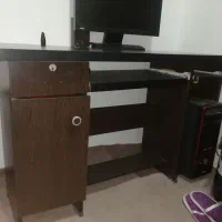 میز کامپیوتر در حد نو