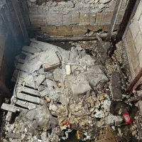 تخلیه آب و تمیز کردن نخاله و خاک داخل چاله آسانسور