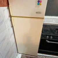 یک عدد یخچال فریزر و گاز