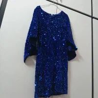 تعدادی لباس مجلسی به فروش میرسد