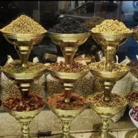 فروشنده در آجیل و خشکبار