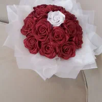 دسته گل فول شاین زرشکی و سفید