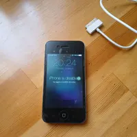 اپل iPhone 4 با حافظهٔ ۱۶ گیگابایت